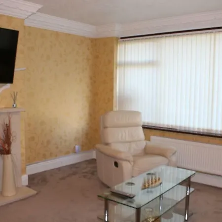 Apartment Full Modern House - 2 Miles From Leeds City Centre