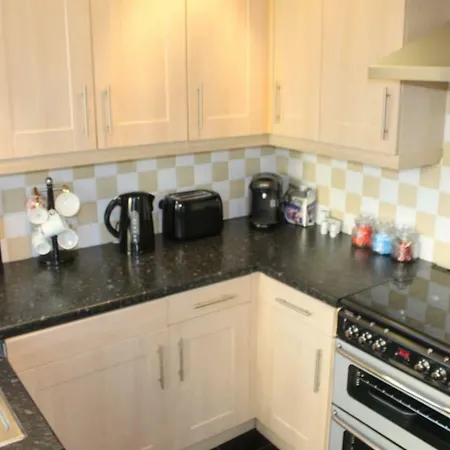 Full Modern House - 2 Miles From Leeds City Centre * Leeds (West Yorkshire)